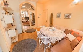 Tomovi Home - Three Bedrooms City Center